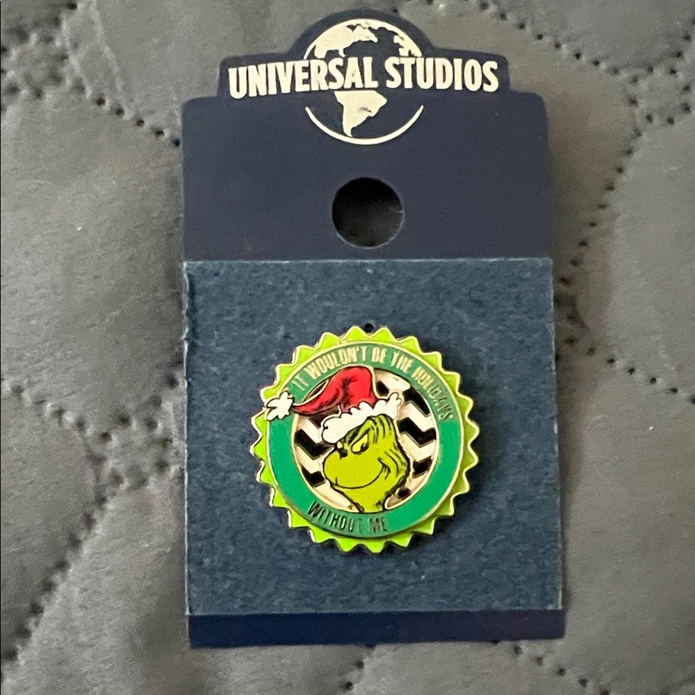Universal Studios Grinch Reptile Pin - Green and Red